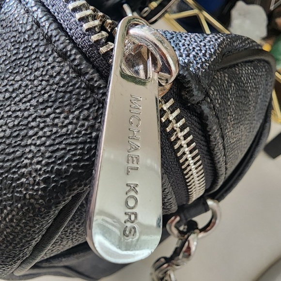 SOLD!! Michael Kors Grayson Medium Chain Signature Satchel, Wristlet, & Dust Bag - Picture 10 of 14